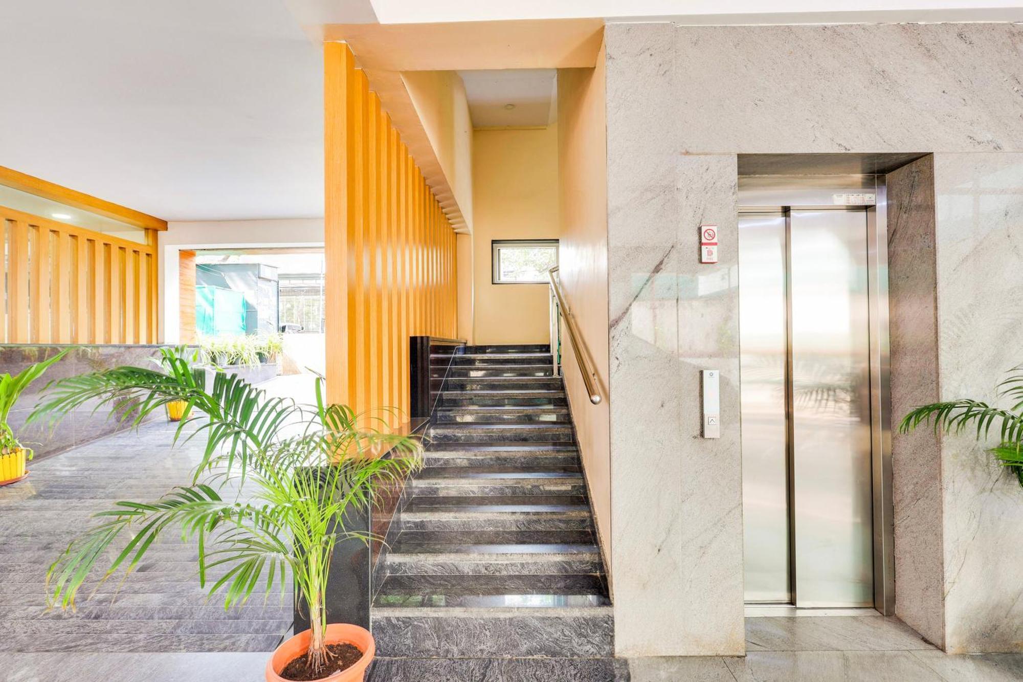 Super Townhouse Visakhapatnam Hotel Exterior foto